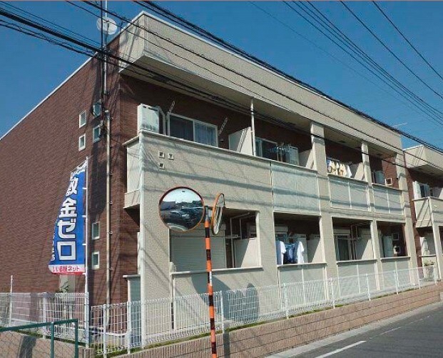 物件外観写真1　(エントランス部分)