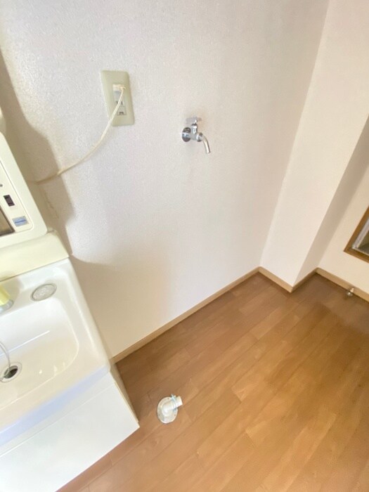 物件内観写真13　(洗濯機置場)