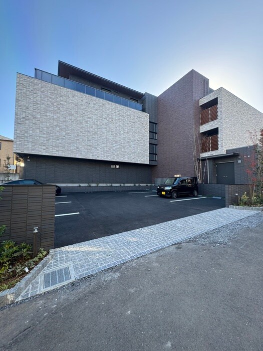 物件外観写真3　(駐車場)