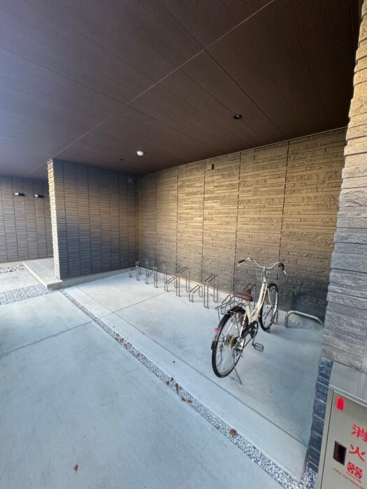 物件外観写真4　(駐輪場)