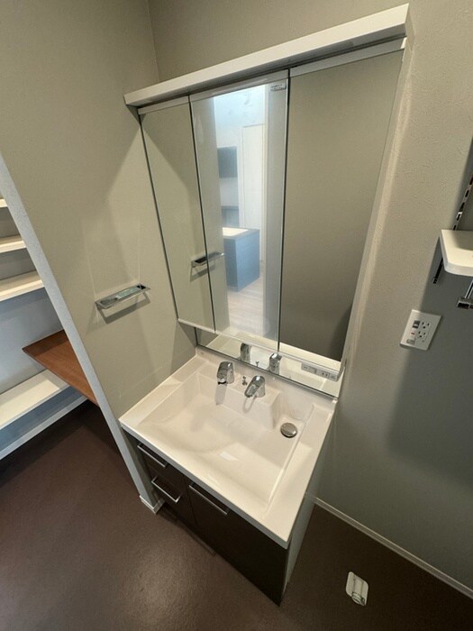 物件内観写真13　(洗面)