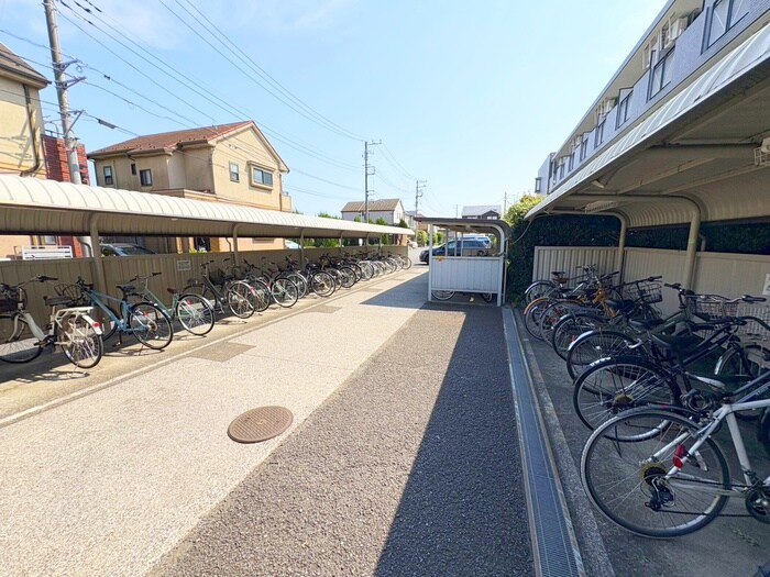 物件外観写真6　(駐輪場)