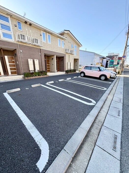 物件外観写真3　(駐車場)