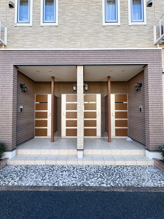 物件外観写真4　(エントランス部分)