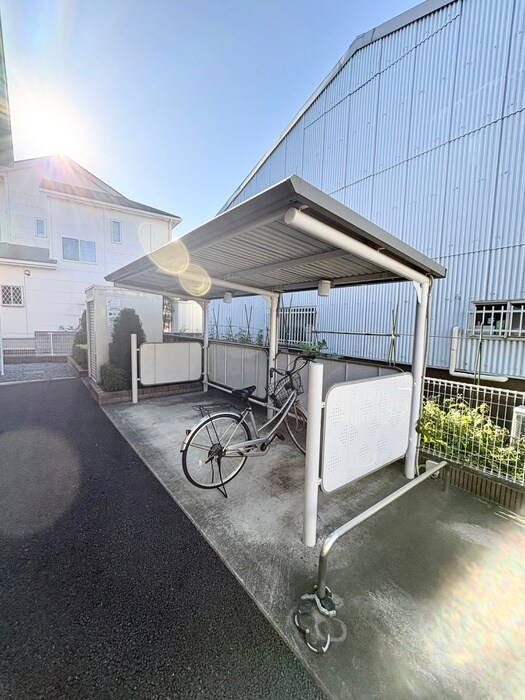 物件外観写真6　(駐輪場)