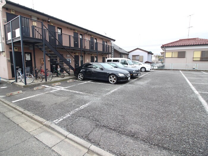 物件外観写真3　(駐車場)