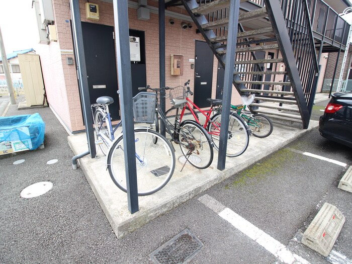 物件外観写真4　(駐輪場)