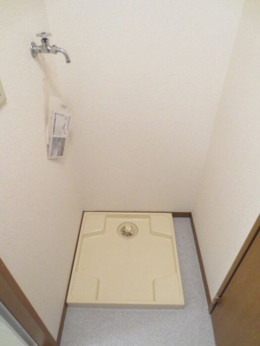 物件内観写真11　(洗濯機置場)