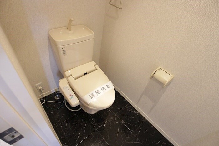 物件内観写真8　(トイレ)