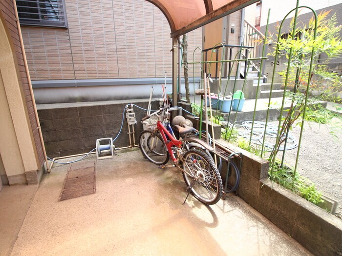 物件外観写真5　(駐輪場)