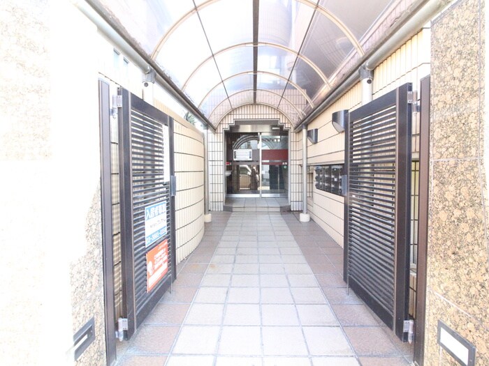 物件外観写真5　(エントランス部分)