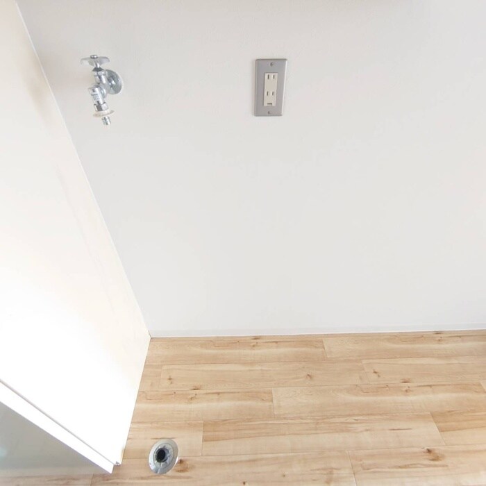 物件内観写真10　(洗濯機置場)