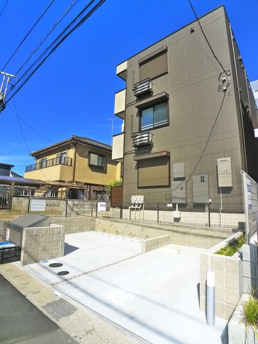 物件外観写真3　(駐車場)