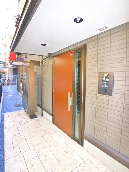 物件外観写真6　(エントランス部分)