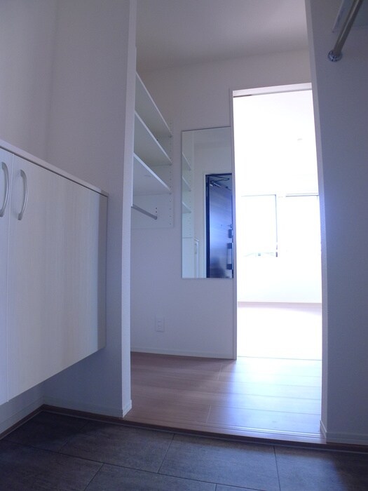 物件内観写真18　(玄関)