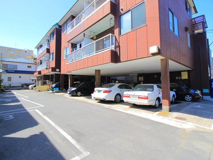 物件外観写真5　(駐車場)