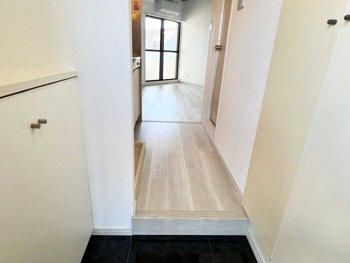 物件内観写真15　(玄関)