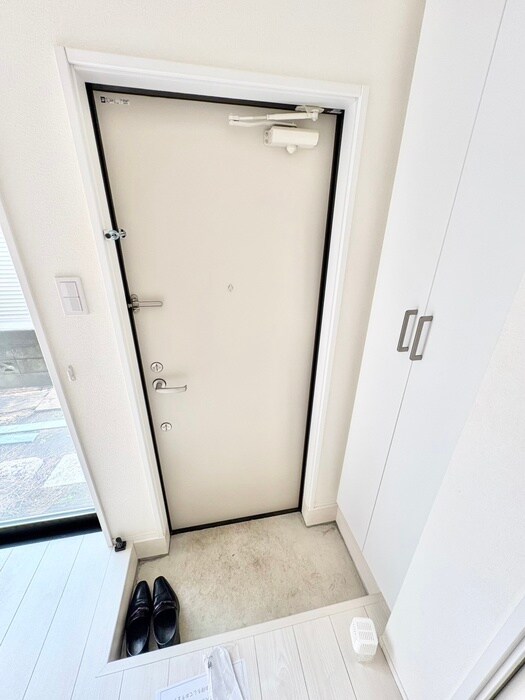 物件内観写真13　(玄関)