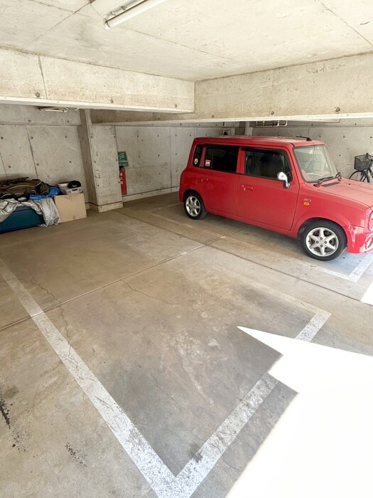 物件外観写真4　(駐車場)