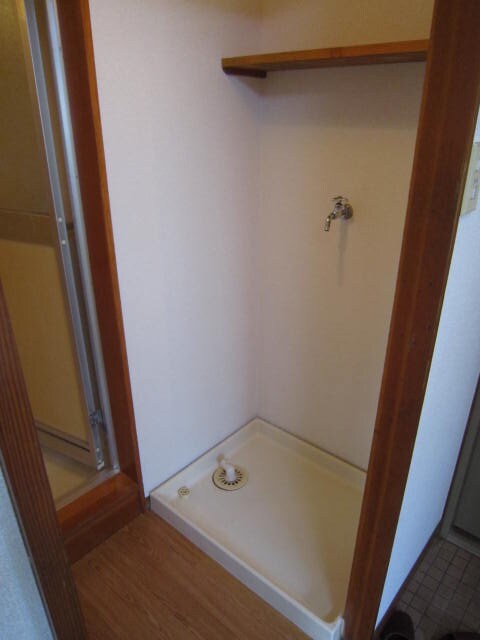 物件内観写真10　(洗濯機置場)