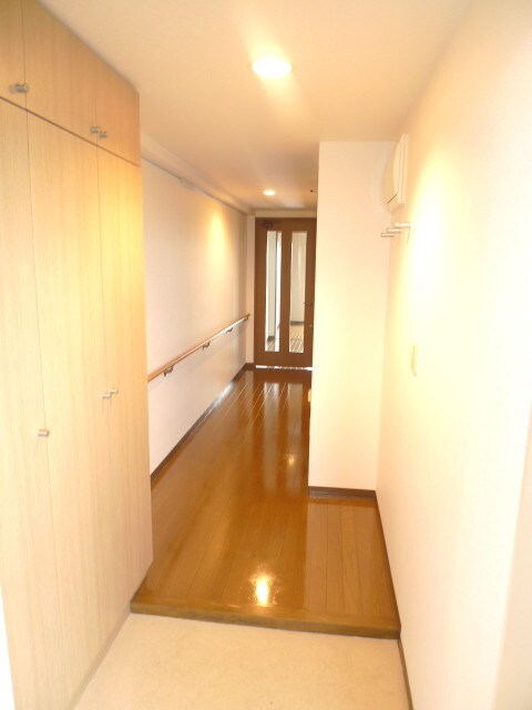 物件内観写真4　(玄関)