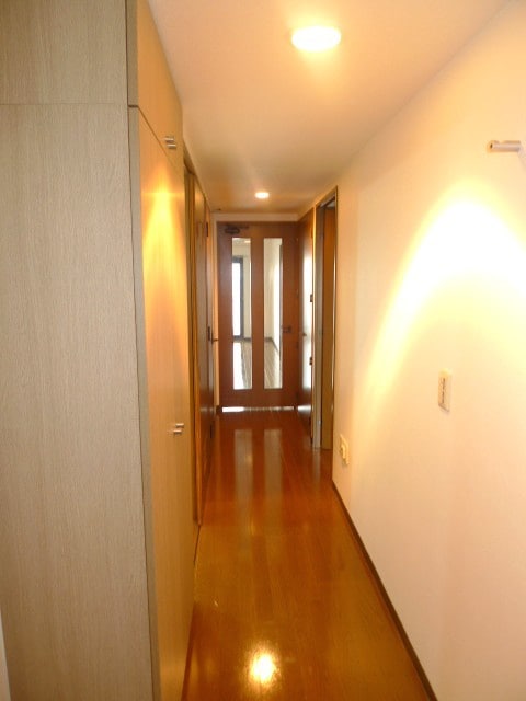 物件内観写真4　(玄関)