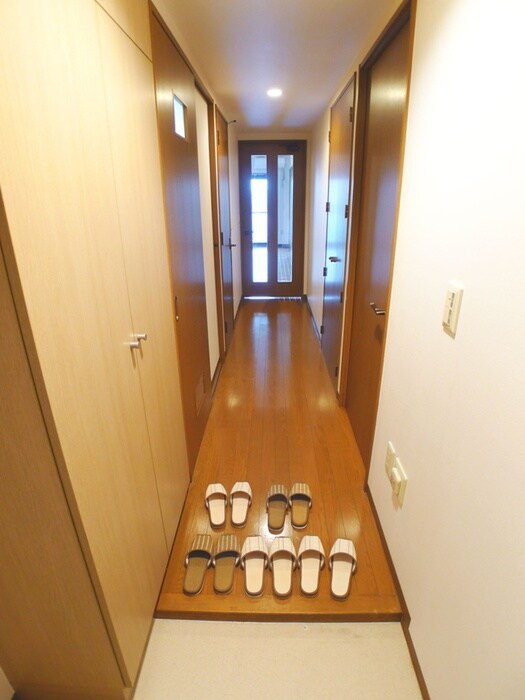 物件内観写真4　(玄関)