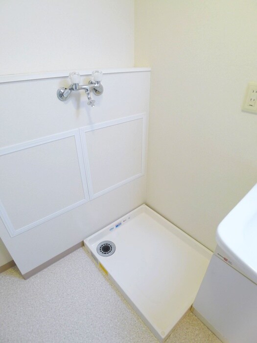 物件内観写真10　(洗濯機置場)