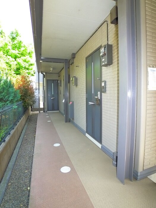 物件外観写真3　(エントランス部分)