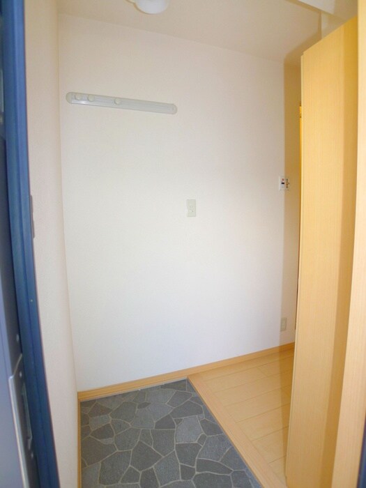 物件内観写真13　(玄関)