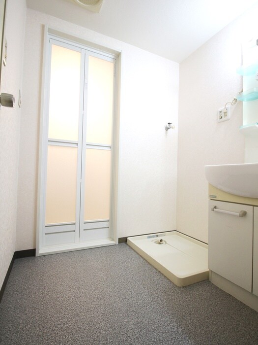 物件内観写真13　(洗濯機置場)