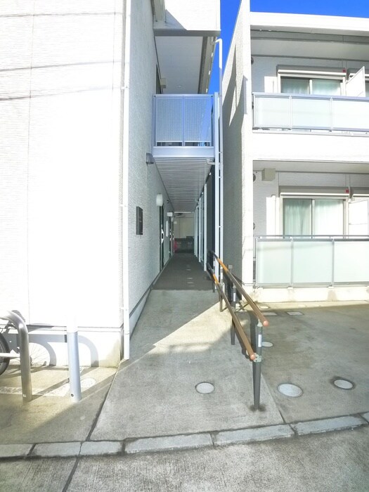 物件外観写真5　(エントランス部分)