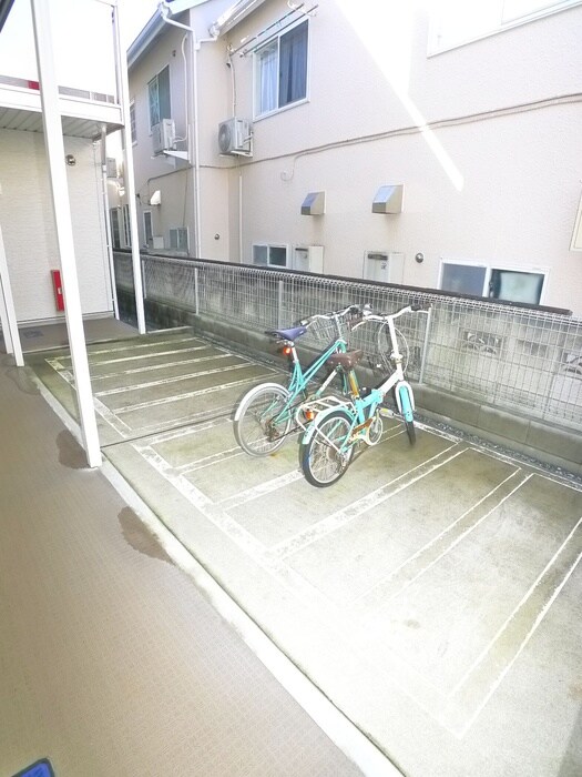 物件外観写真6　(駐輪場)