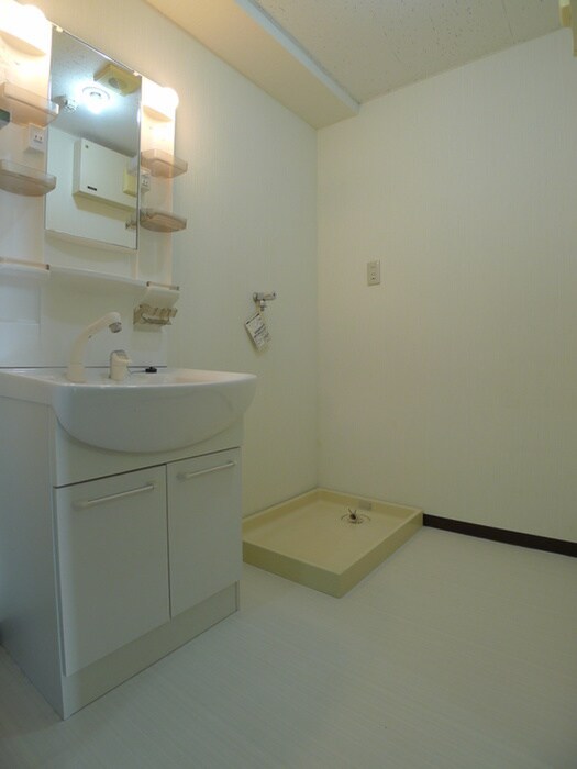 物件内観写真14　(洗濯機置場)