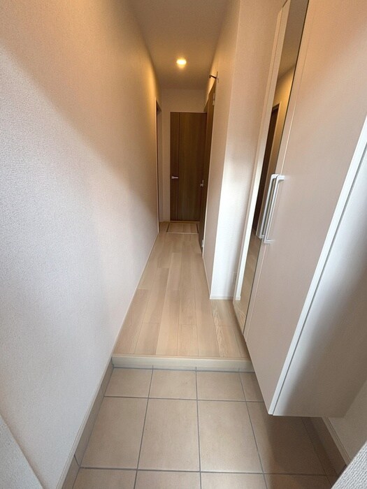 物件内観写真18　(玄関)