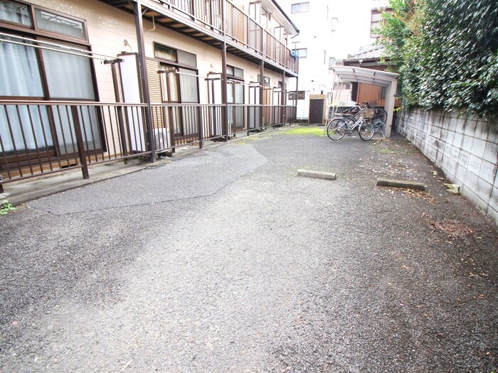 物件外観写真5　(駐車場)