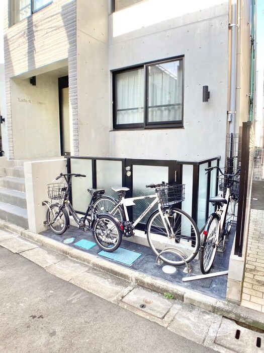 物件外観写真4　(駐輪場)