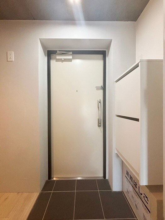 物件内観写真13　(玄関)