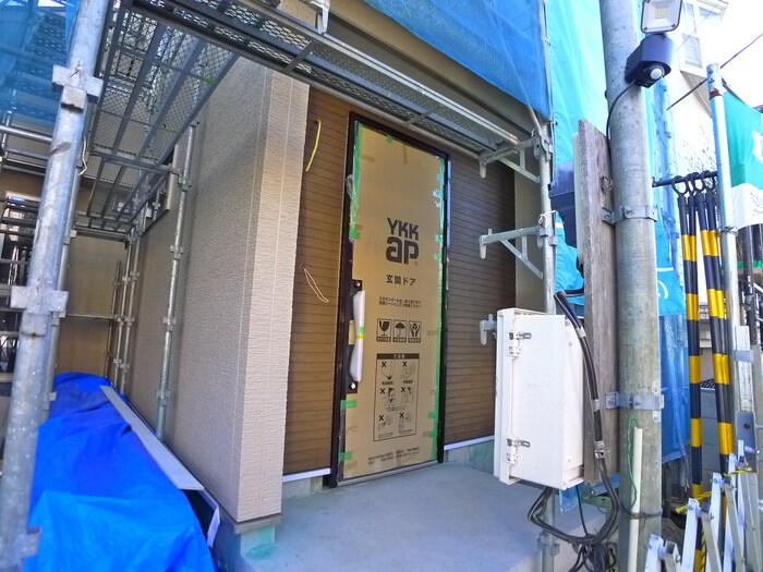 物件外観写真3　(エントランス部分)