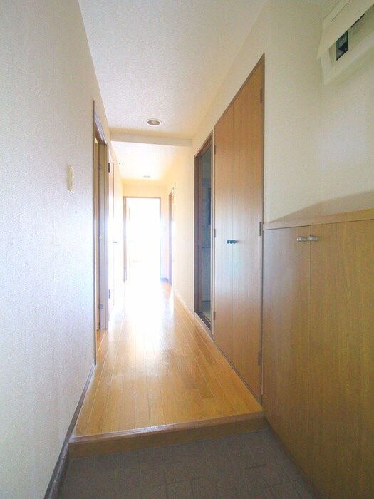 物件内観写真7　(玄関)