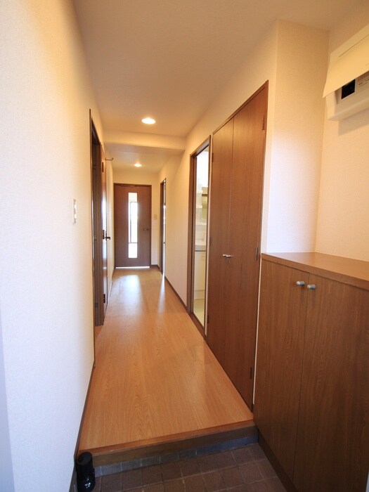 物件内観写真7　(玄関)