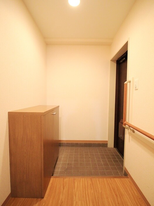 物件内観写真8　(玄関)