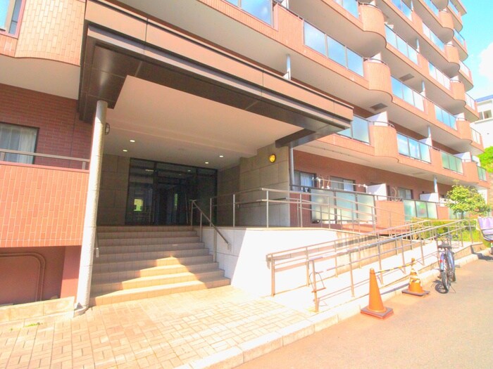 物件外観写真3　(エントランス部分)