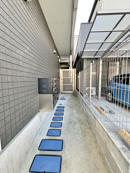 物件外観写真2　(エントランス部分)