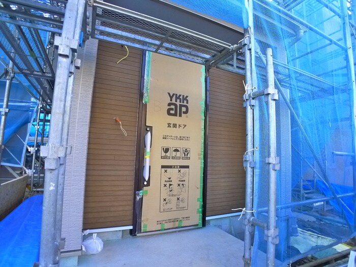 物件外観写真3　(エントランス部分)