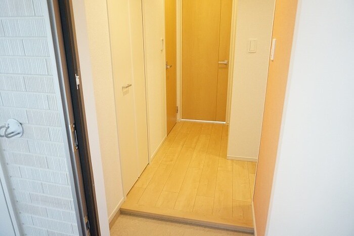 物件内観写真10　(玄関)