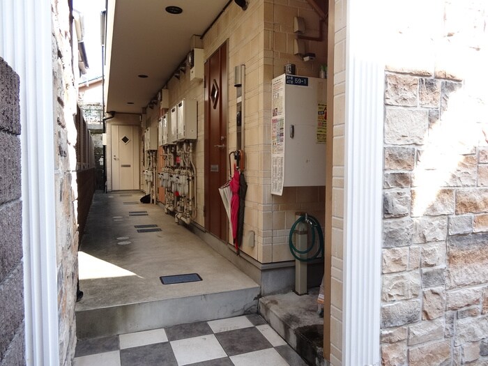 物件外観写真4　(エントランス部分)