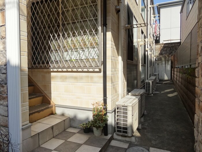 物件外観写真5　(エントランス部分)