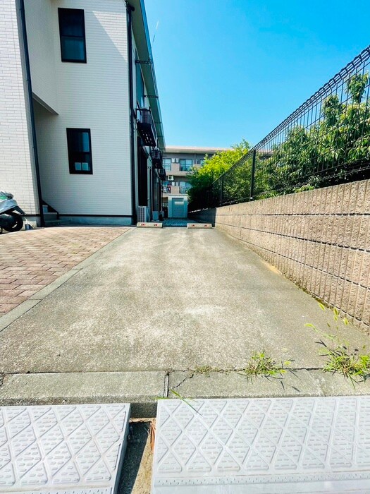 物件外観写真4　(駐車場)