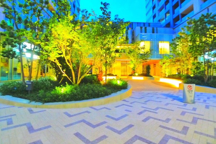 物件外観写真3　(エントランス部分)